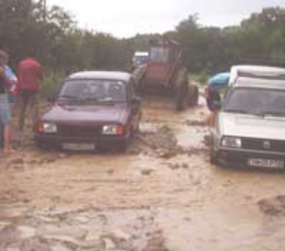 Peste o sută de gospodării sucevene au fost afectate de ploile din ultimele zile