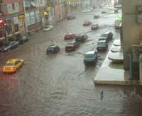 Un potop de 20 de minute a paralizat municipiul Suceava