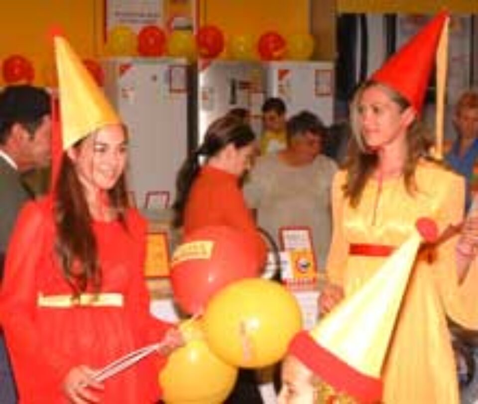 Sute de suceveni au luat ieri cu asalt noul magazin „Altex Megastore”, din cadrul Complexului Bucovina