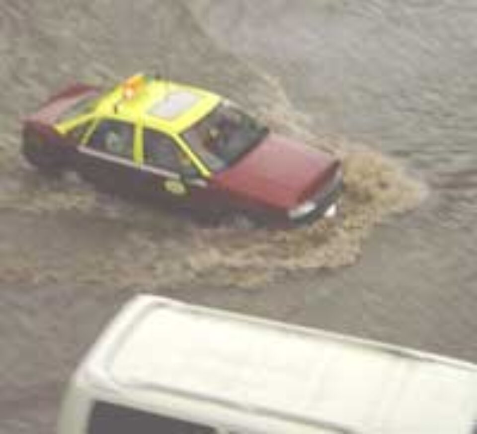 Un potop de 20 de minute a paralizat municipiul Suceava