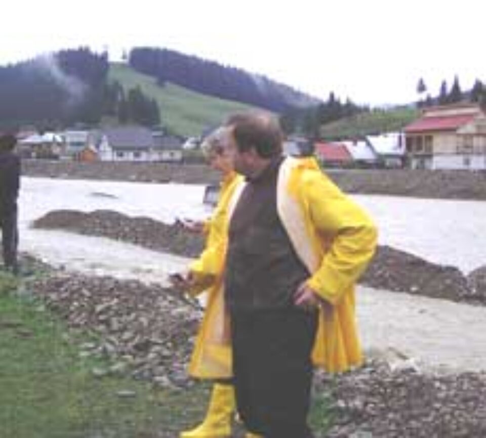 Ministrul agriculturii, Gheorghe Flutur, a monitorizat lucrarile de refacere a digului