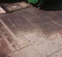 Mirosul de ulei rinced razbate din dalele imbibate cu ulei ars