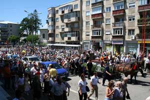 Trei muncitori și o familie sînt izolați de 5 zile între apele rîului Moldova