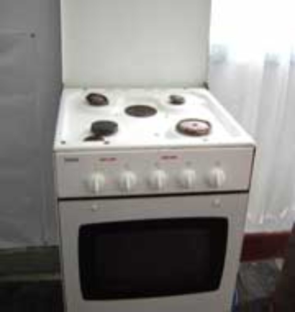 Copil de un an și trei luni, strivit sub un aragaz