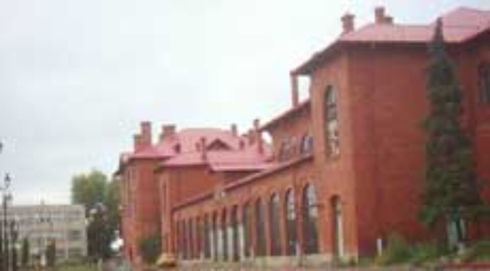 Gara Burdujeni, transformată de cei care o renovează într-un hibrid de prost gust