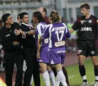 Rapid-Poli Timişoara, un meci cu puţin fotbal şi mulţi nervi