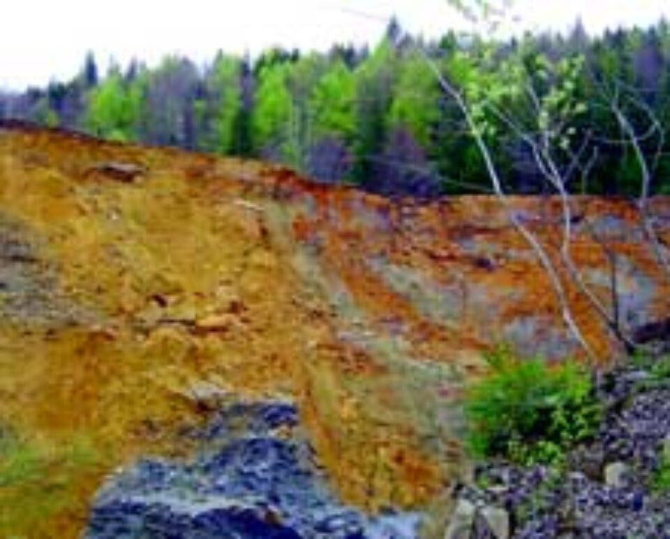 Pericol de accidente ecologice, la trei dintre perimetrele miniere din județ lăsate în paragină