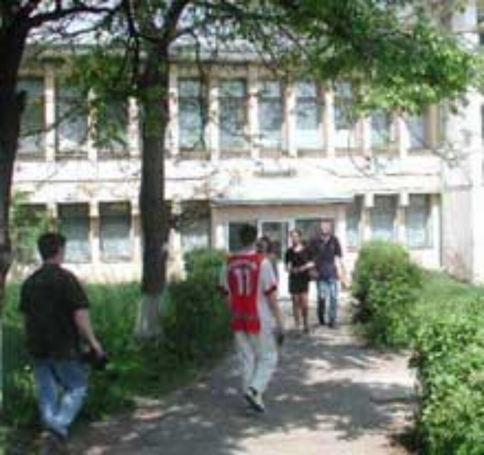 Universitatea „Ștefan cel Mare” a alocat aproape 2 miliarde de lei pentru pregătirea căminelor pentru noul an Universitatea „Ștefan cel Mare” a alocat aproape 2 miliarde de lei pentru pregătirea căminelor pentru noul an