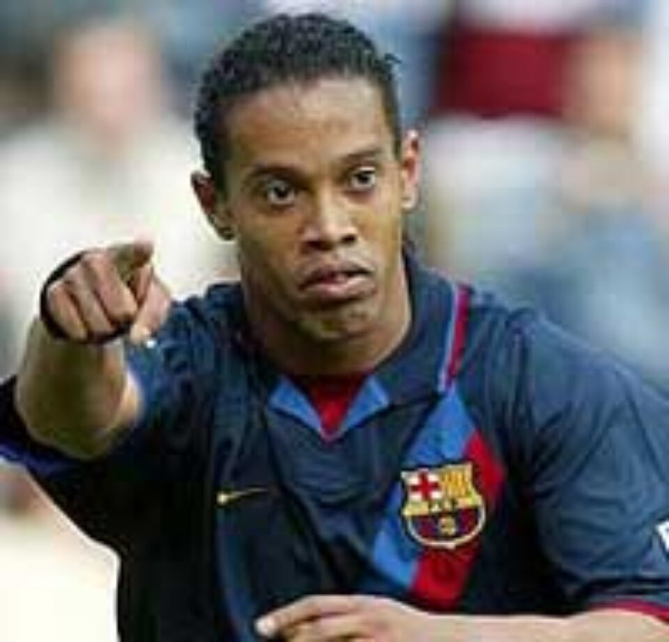 Ronaldinho și-a prelungit contractul cu Barcelona pînă în 2010