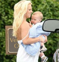 Britney Spears ar vrea să-și boteze copilul "London"