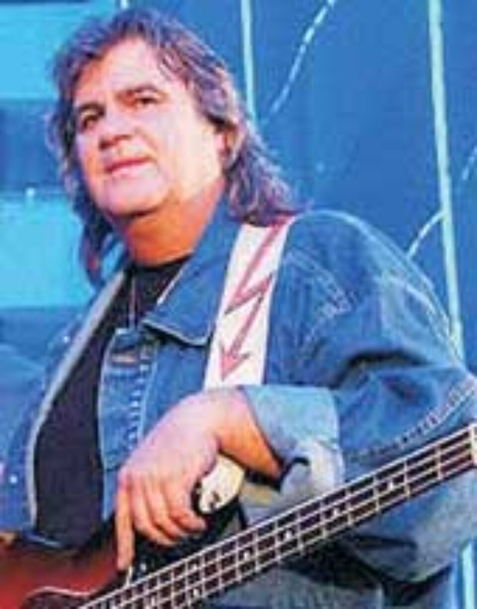 Pușcașul care l-a accidentat pe Teo Peter va fi judecat de Curtea Marțială Pușcașul care l-a accidentat pe Teo Peter va fi judecat de Curtea Marțială