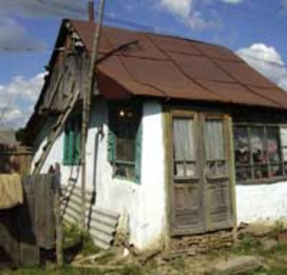 Septuagenar găsit mort într-un pîrău cu mîinile legate la spate cu sîrmă