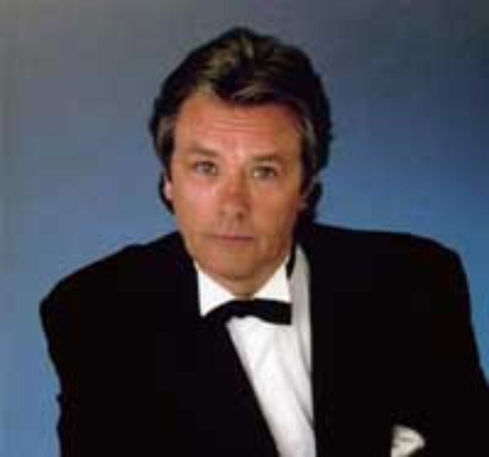 Alain Delon și-a anulat un turneu din motive de sănătate Alain Delon și-a anulat un turneu din motive de sănătate