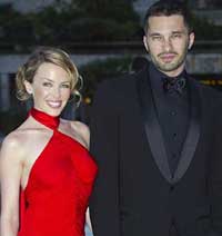 Kylie Minogue - dezamăgită că Olivier Martinez vine în România