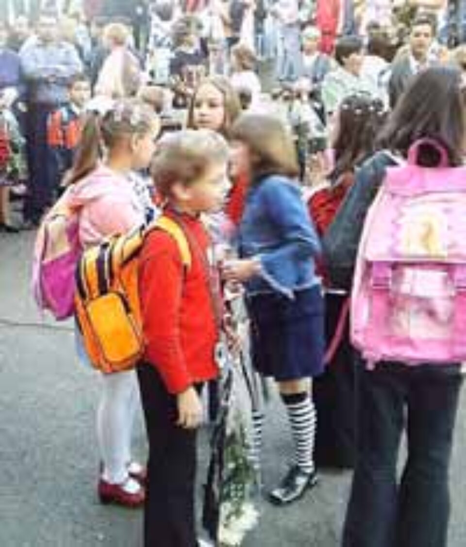 Elevii suceveni sînt așteptați astăzi din nou în clase Elevii suceveni sînt așteptați astăzi din nou în clase