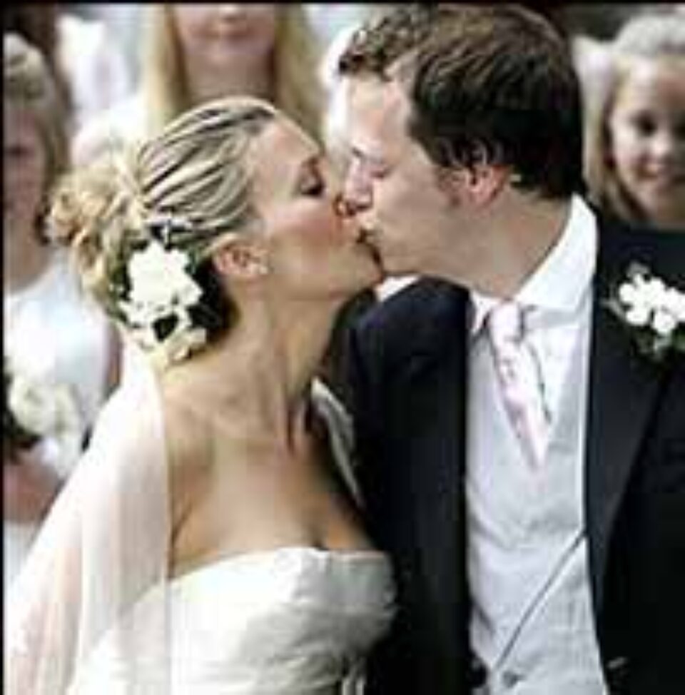 Fiul Camillei s-a căsătorit