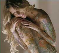 Gisele Bundchen goală și tatuată pentru o reclamă la pantofi