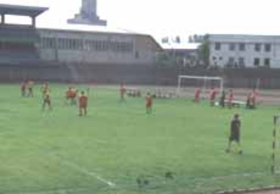 Stadionul municipal Areni trebuie să fie expertizat pentru a se vedea dacă rezistă la un număr mare de spectatori Stadionul municipal Areni trebuie să fie expertizat pentru a se vedea dacă rezistă la un număr mare de spectatori