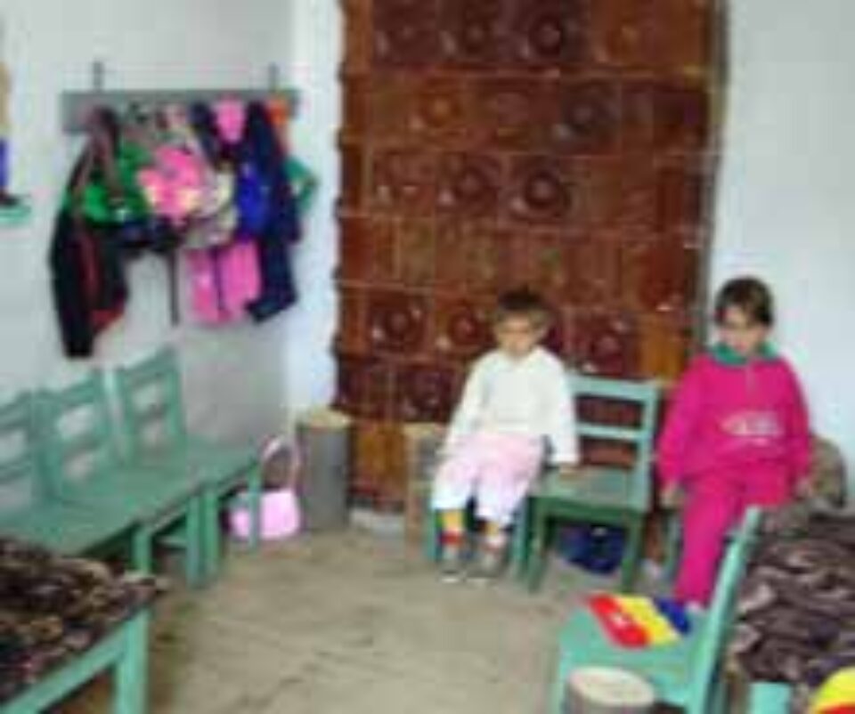 Patru copii pe metrul pătrat la grădinița din Văleni Patru copii pe metrul pătrat la grădinița din Văleni