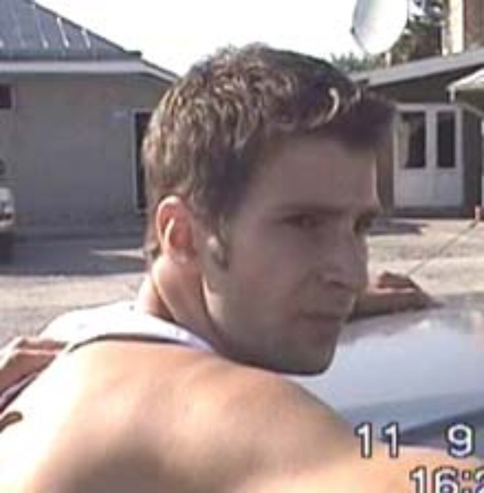 Traficantului de cannabis de la Vadu Moldovei i s-a interzis să părăsească țara Traficantului de cannabis de la Vadu Moldovei i s-a interzis să părăsească țara