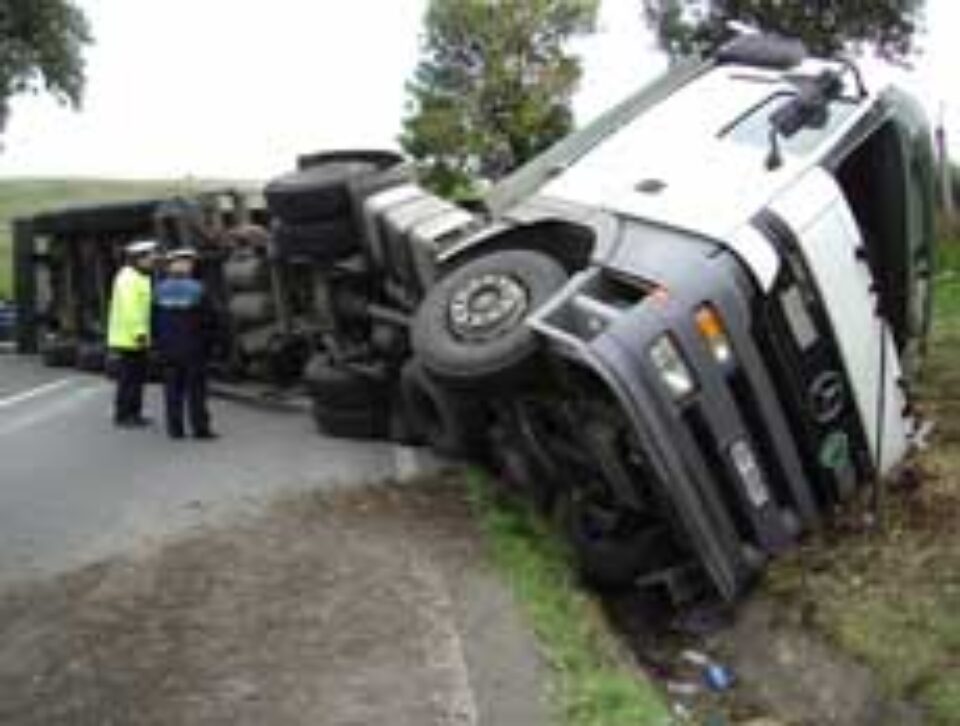 Tirul din Oradea implicat duminică în tragicul accident la Bunești rula cu doar 50 km/h cu un kilometru înainte de accident Tirul din Oradea implicat duminică în tragicul accident la Bunești rula cu doar 50 km/h cu un kilometru înainte de accident