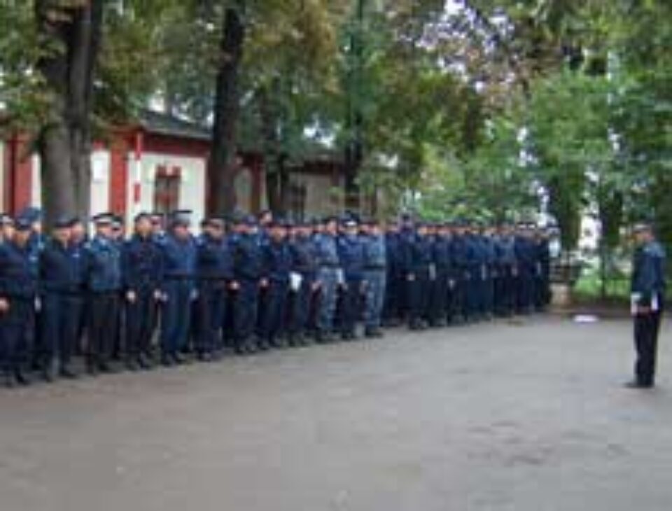 Jandarmii angajați cu contract au început „școala”