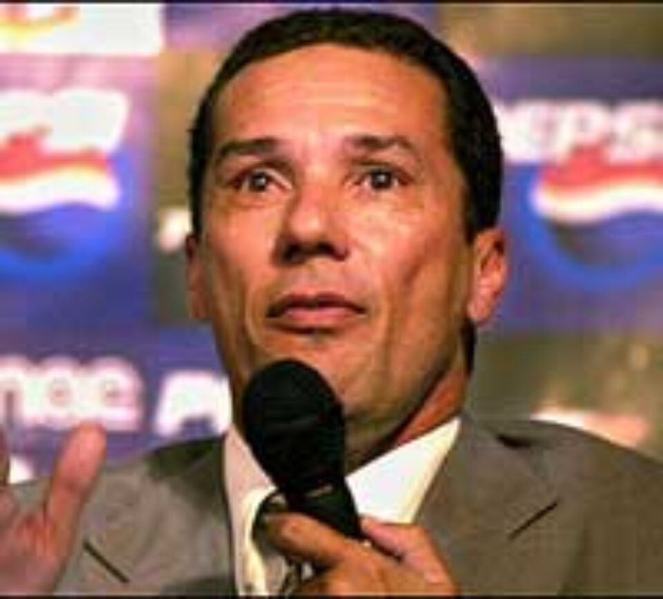 Real Madrid pregătește înlocuirea antrenorului Vanderlei Luxemburgo Real Madrid pregătește înlocuirea antrenorului Vanderlei Luxemburgo