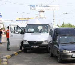 Dispreț total pentru legalitate din partea maxi-taximetriștilor suceveni