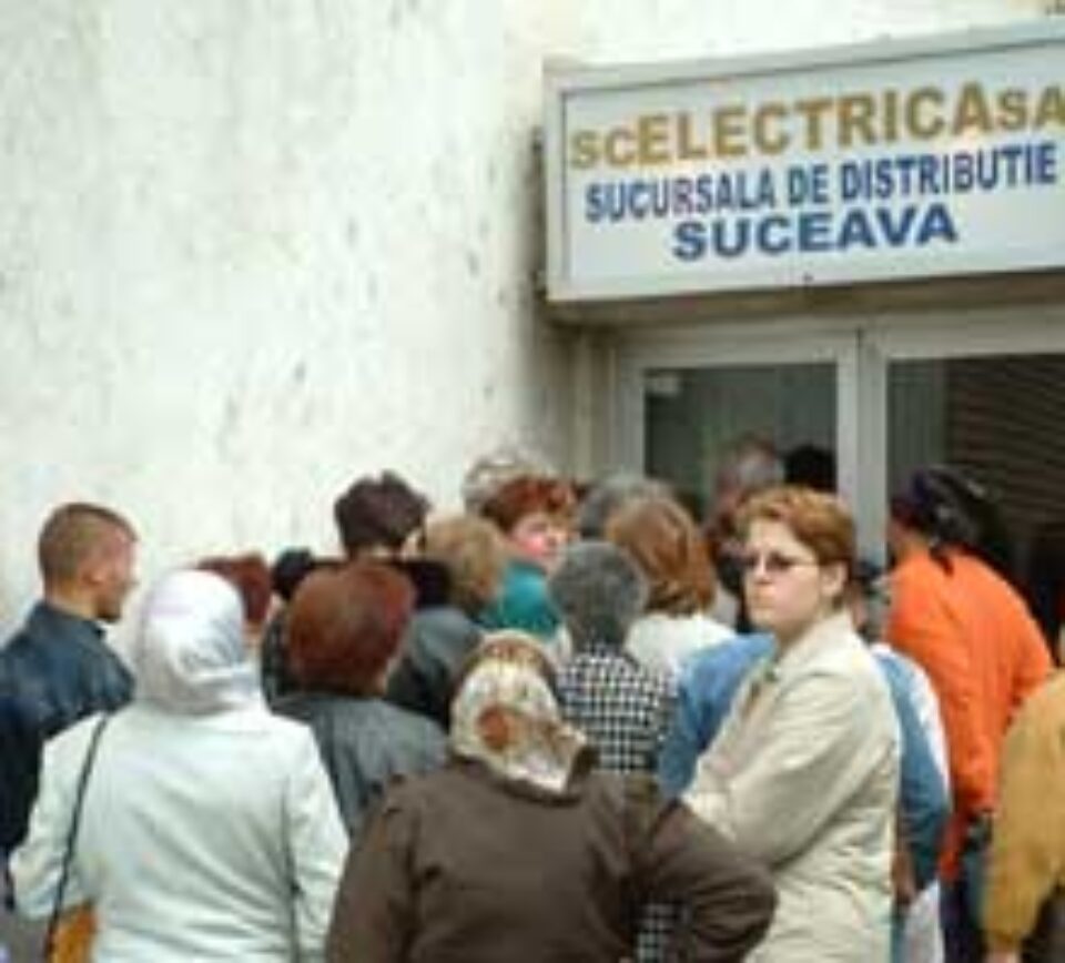 Aproape 1.500 de consumatori casnici din municipiul Suceava riscă să rămînă fără energie electrică Aproape 1.500 de consumatori casnici din municipiul Suceava riscă să rămînă fără energie electrică