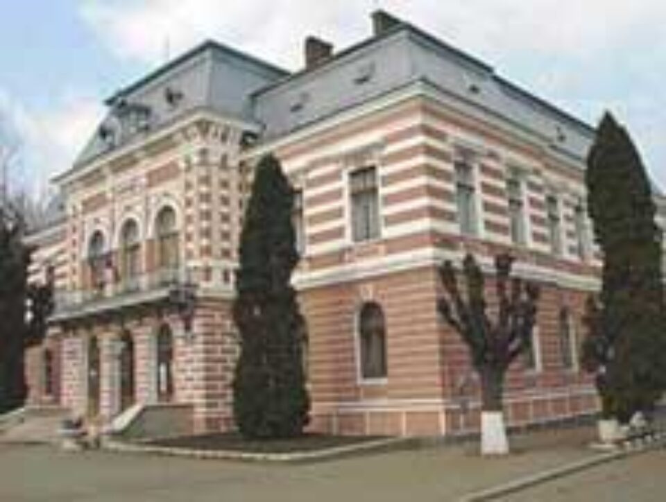 Cinci sesizări în contencios și una penală pentru foști și actuali oficiali și salariați ai Primăriei Fălticeni