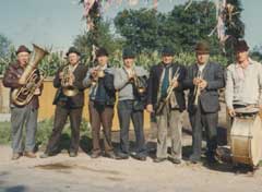 Fanfarele, făcute praf în lupta cu manelele și muzica de proastă calitate