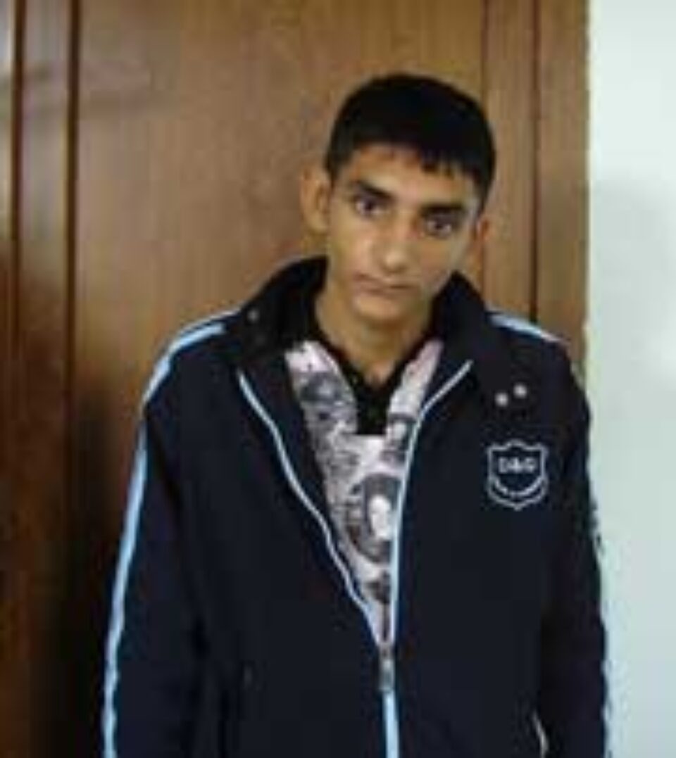 Un tînăr îi acuză pe polițiștii din Burdujeni că l-au snopit în bătaie chiar în sediul Poliției