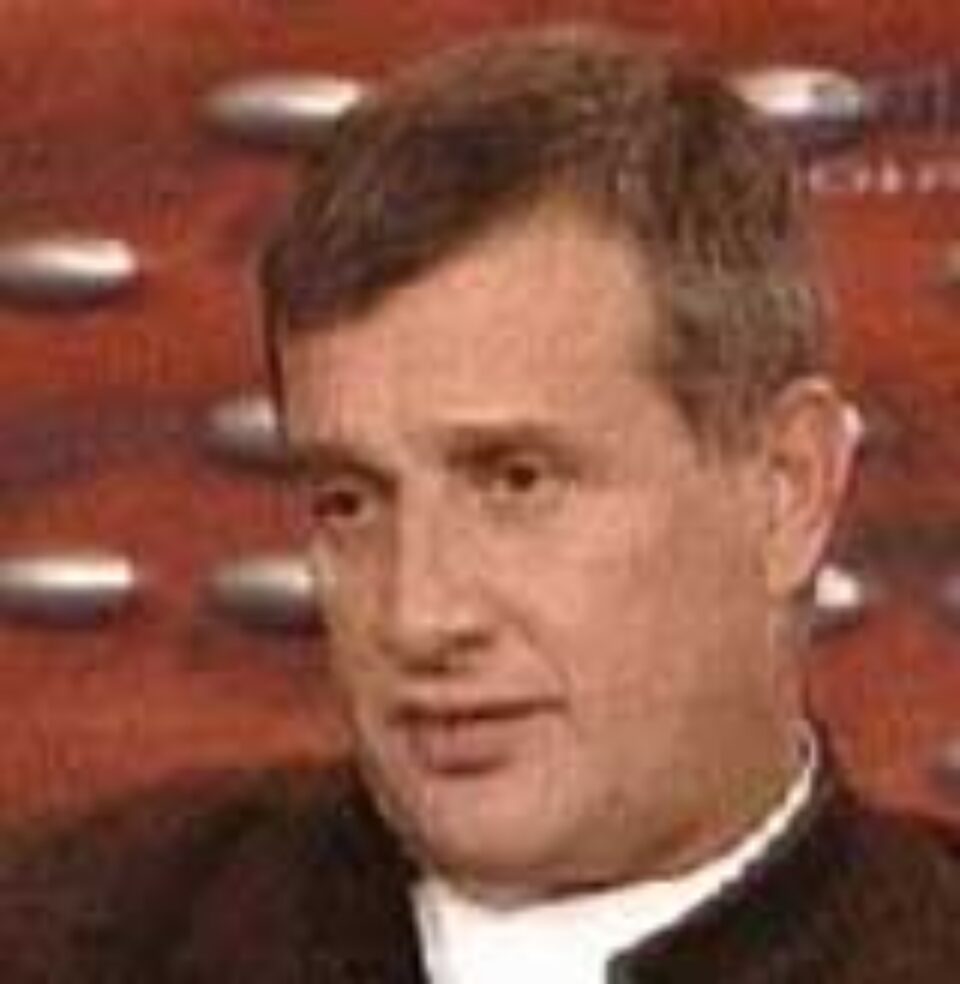 Mircea Dinescu va putea modera din nou emisiuni TV. Mircea Dinescu va putea modera din nou emisiuni TV.