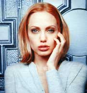 Angelina Jolie, nemulțumită de sumele mici acordate luptei împotriva HIV