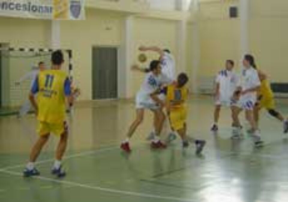 Victorie clară pentru tinerii handbaliști universitari suceveni Victorie clară pentru tinerii handbaliști universitari suceveni