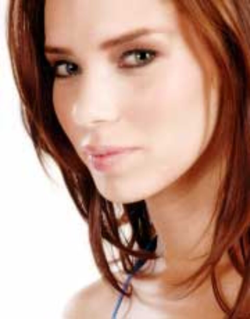 Suceveanca Raluca Voina a cîștigat cel mai rîvnit titlu de frumusețe din țară - „Miss World România” 2005