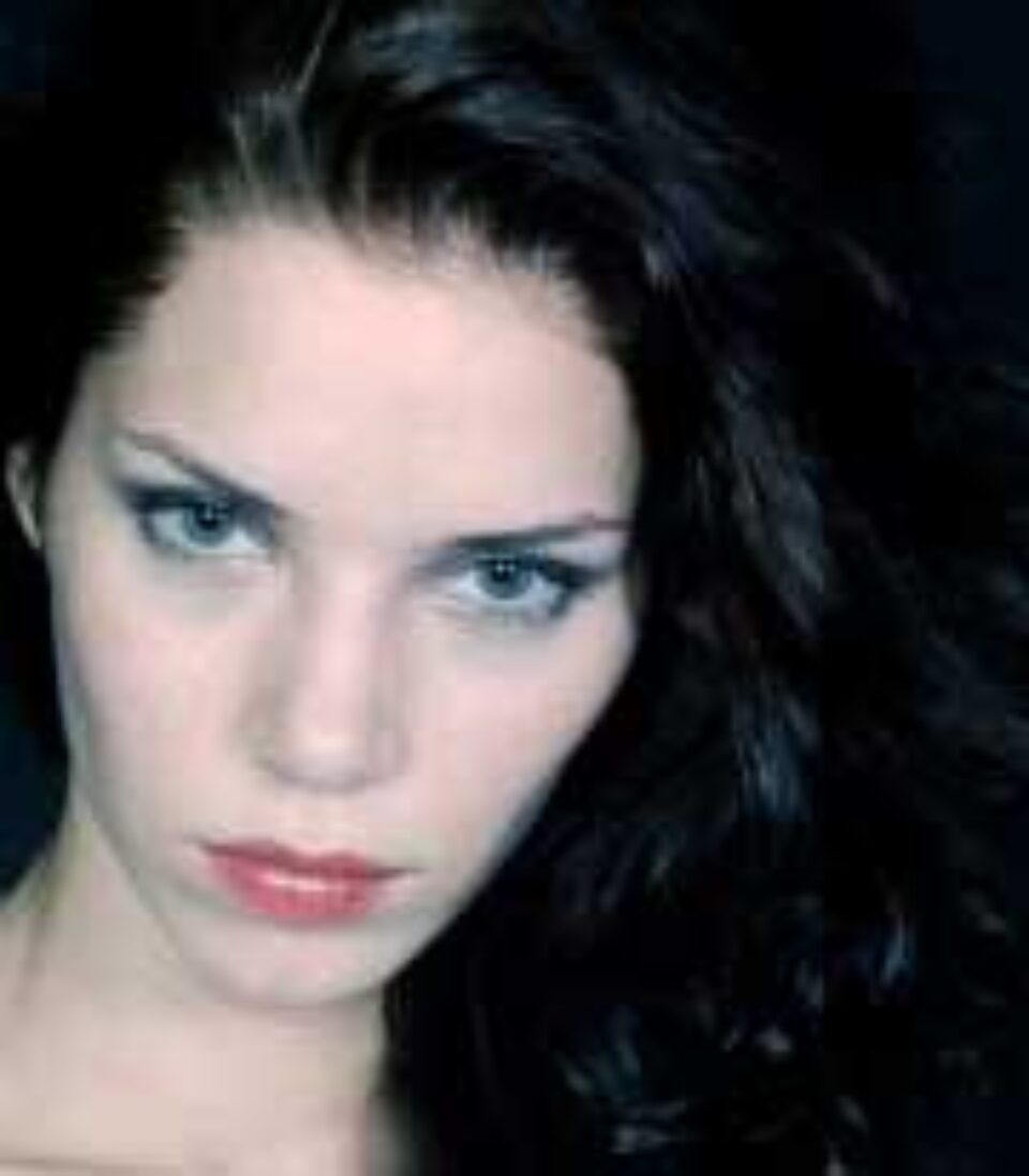 Suceveanca Raluca Voina a cîștigat cel mai rîvnit titlu de frumusețe din țară - „Miss World România” 2005