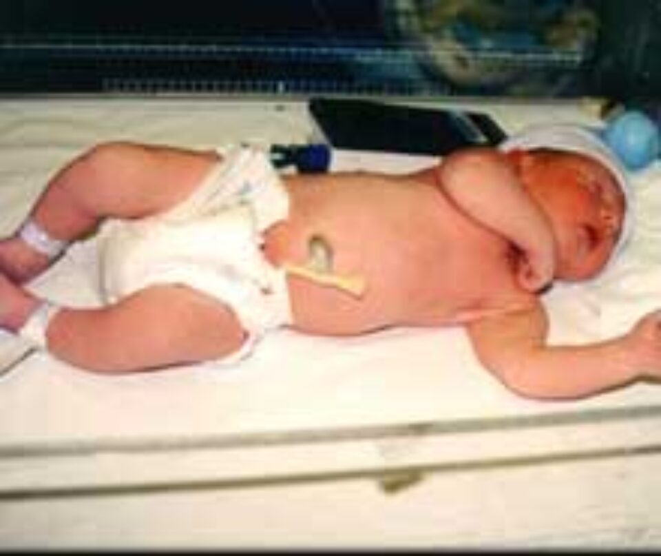 Nou-născuții ar putea fi primii beneficiari ai cardului de asigurat, în 2006 Nou-născuții ar putea fi primii beneficiari ai cardului de asigurat, în 2006