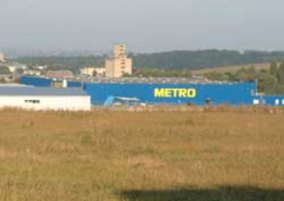 Începînd cu 1 noiembrie, proprietarii de terenuri din zona Metro vor plăti impozite de peste 1.500 de ori mai mari Începînd cu 1 noiembrie, proprietarii de terenuri din zona Metro vor plăti impozite de peste 1.500 de ori mai mari