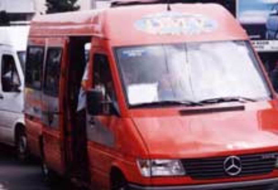 Controlul inspectorilor ARR a înjumătățit numărul microbuzelor maxi-taxi de pe traseele din municipiul Suceava