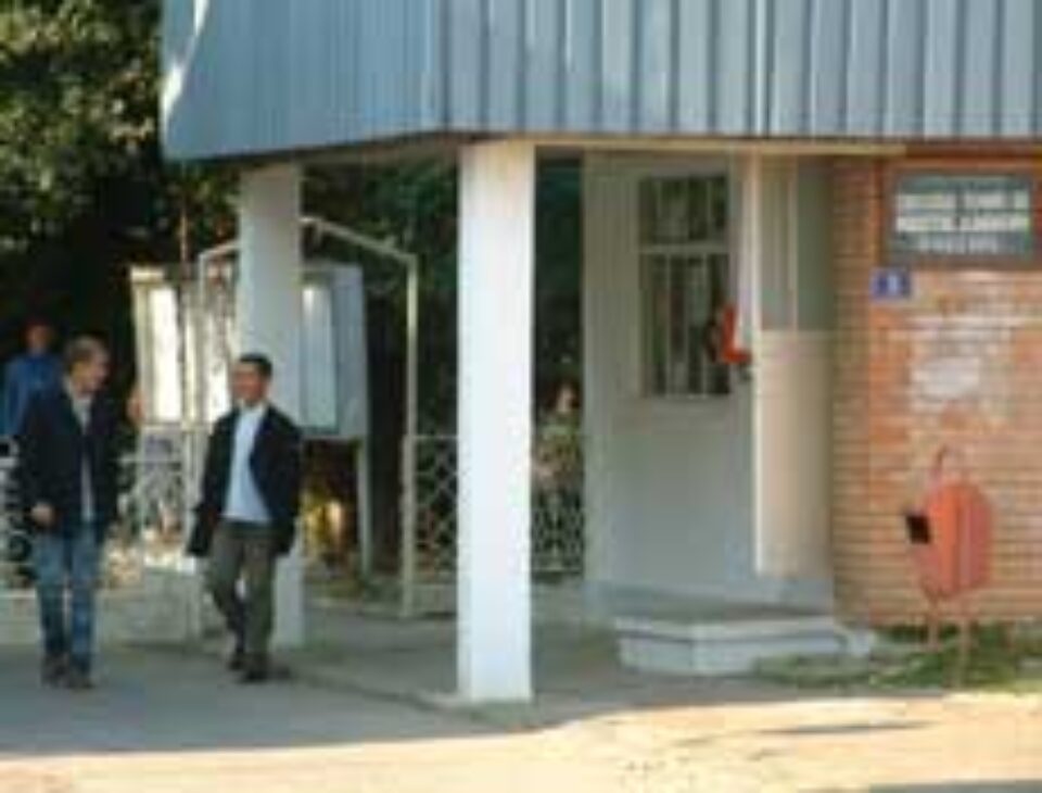 O treime dintre elevii Colegiului Tehnic de Industrie Alimentară, trimiși acasă de la școală pentru că nu purtau uniformă