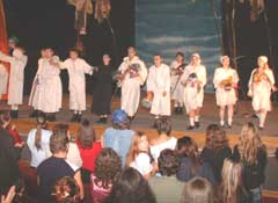 Spectacol de mare succes pe scena suceveană – Premiera piesei de teatru „Ivan Turbincă” Spectacol de mare succes pe scena suceveană – Premiera piesei de teatru „Ivan Turbincă”