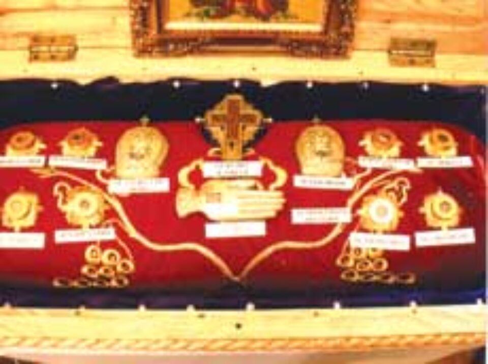 Sobor de preoți și episcopi la sfințirea a două icoane aduse în Mănăstirea „Sf. Mina” – Roșiori, din Muntele Athos