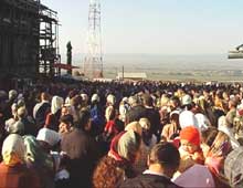 Sfințirea a două icoane a adunat mii de credicioși la Mănăstirea de stil vechi Sfîntul Mare Mucenic Mina