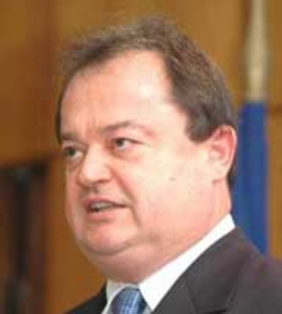 Blaga, nemulțumit de întârzierea și prestația prefecților la videoconferință Blaga, nemulțumit de întârzierea și prestația prefecților la videoconferință