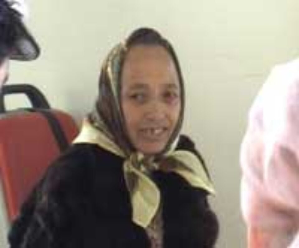 Bolnavă psihic evacuată din casă cu Poliția