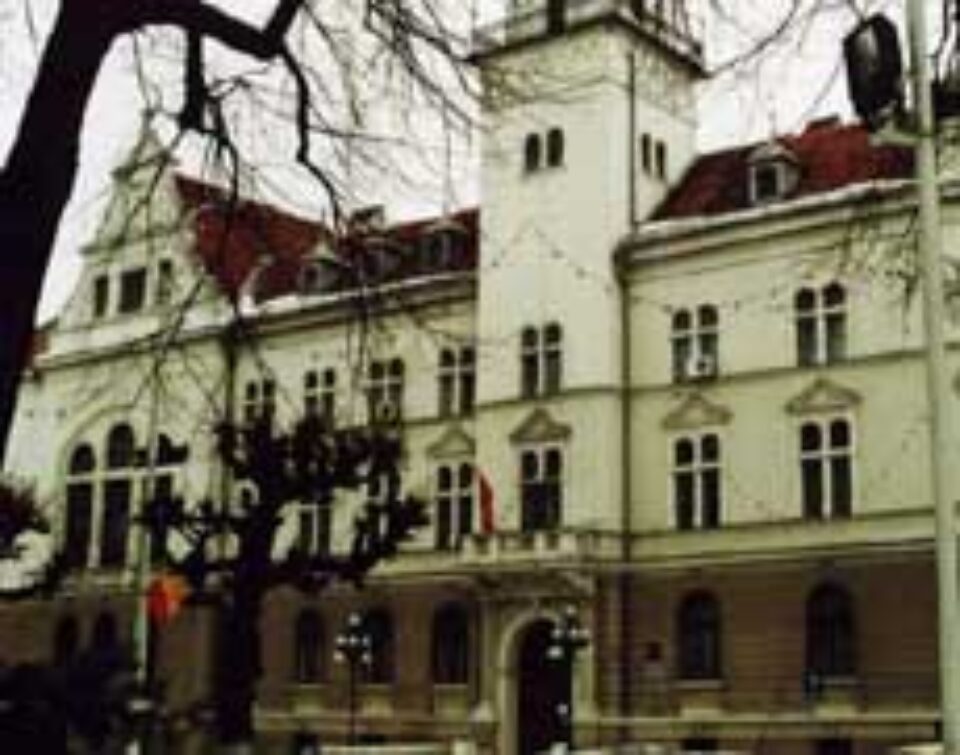 Profesorii suceveni încep azi mișcările de protest cu pichetarea Prefecturii