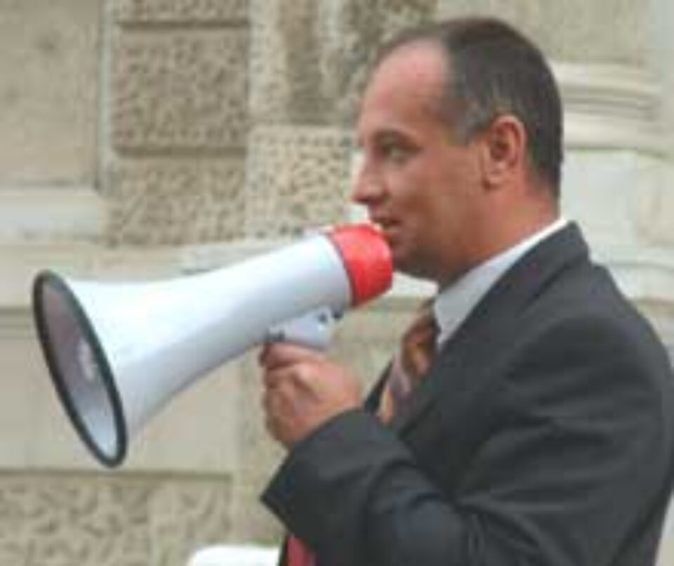 Subprefectul Baisanu a stat de vorba cu profesorii revoltati