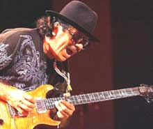 Carlos Santana a fost dat în judecată de un fost angajat