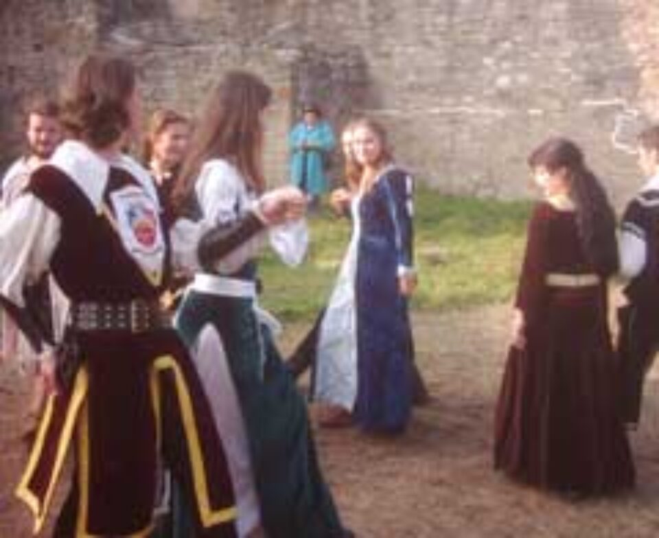 Cetatea de Scaun a Sucevei, „o locație extraordinară” pentru organizarea unui festival sau a unei tabere medievale Cetatea de Scaun a Sucevei, „o locație extraordinară” pentru organizarea unui festival sau a unei tabere medievale